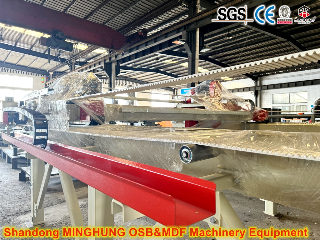 Auto cross-cut saw for particle board osb mdf production