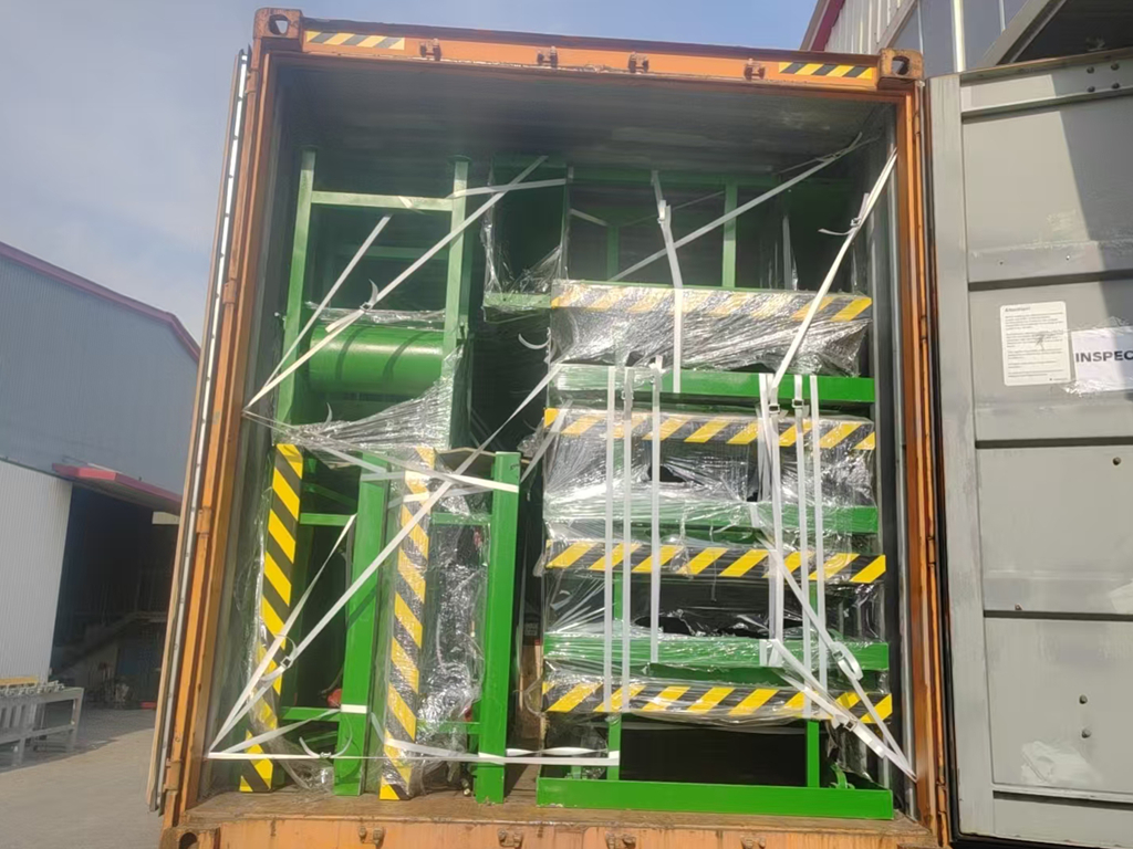 Delivery of plywood machinery (3)