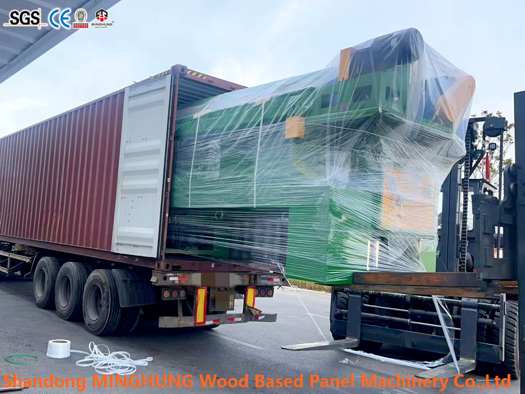 wood debarker loading1.jpg
